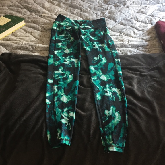Green and black athletic leggings - Picture 1 of 2